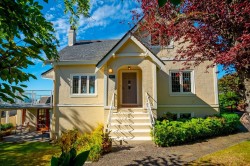 1104 Esquimalt Avenue West Vancouver, BC V7T 1K1