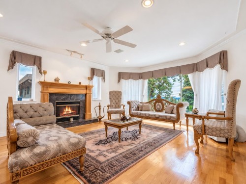 1224 14Th Street E, North Vancouver, BC 