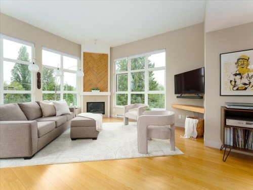 402-3732 Mt Seymour Parkway  North Vancouver, BC V7G 1C3