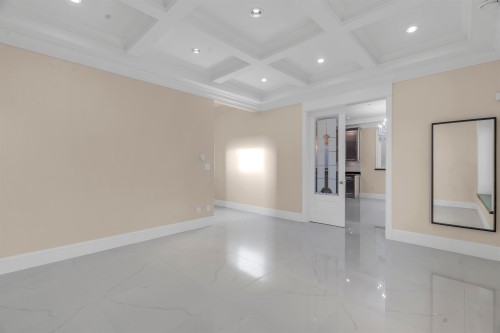 6830 Vivian Street, Vancouver, BC 