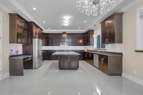 6830 Vivian Street, Vancouver, BC 
