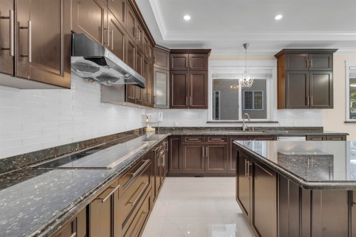 6830 Vivian Street, Vancouver, BC 