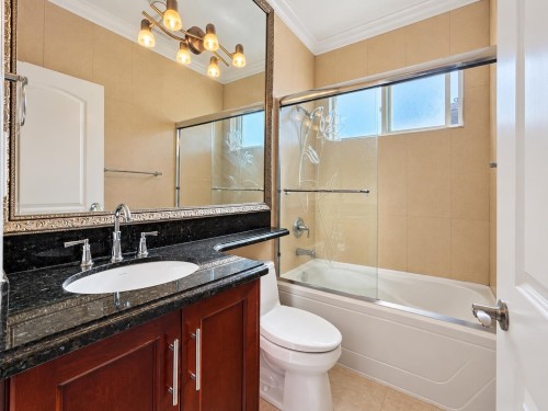 6830 Vivian Street, Vancouver, BC 