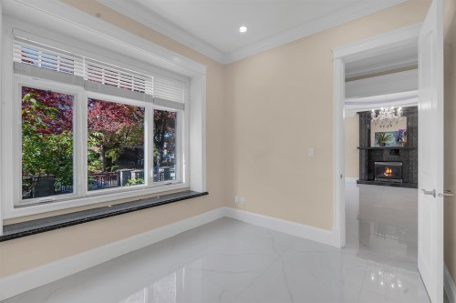 6830 Vivian Street, Vancouver, BC 