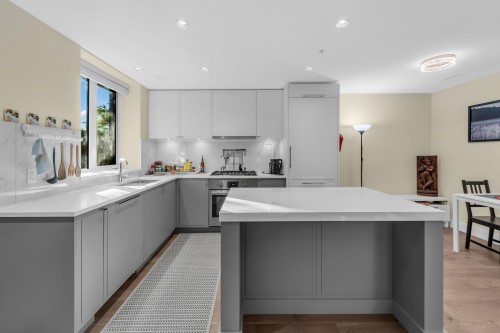 7637 Yukon Street, Vancouver, BC 