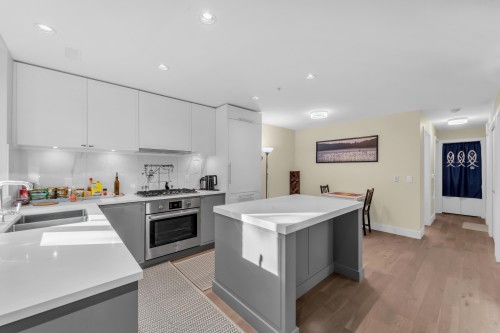 7637 Yukon Street, Vancouver, BC 