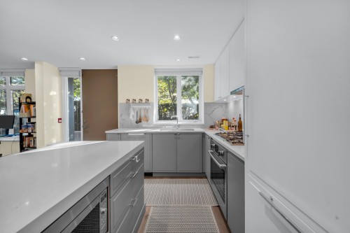 7637 Yukon Street, Vancouver, BC 