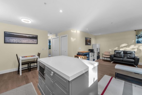 7637 Yukon Street, Vancouver, BC 