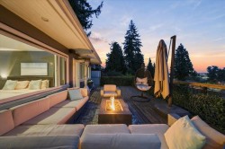 1095 Keith Road WNorth Vancouver, BC V7P 1Y6