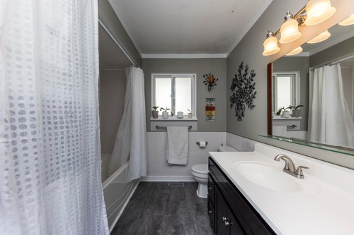 741 18Th Street E, North Vancouver, BC 