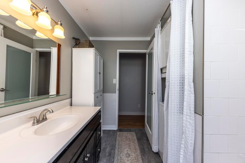 741 18Th Street E, North Vancouver, BC 