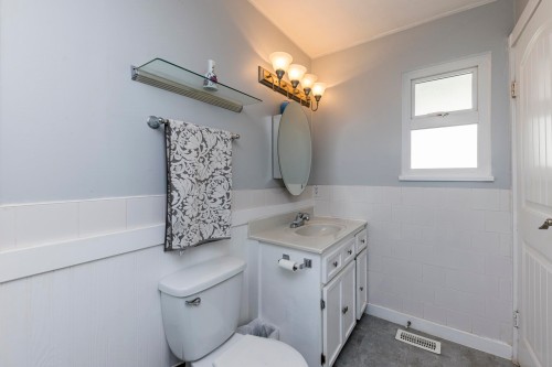 741 18Th Street E, North Vancouver, BC 