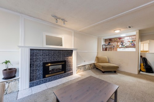 741 18Th Street E, North Vancouver, BC 