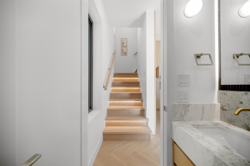 411 19Th Avenue W, Vancouver, BC 