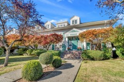 304-120 17th Street W North Vancouver, BC V7M 1V4