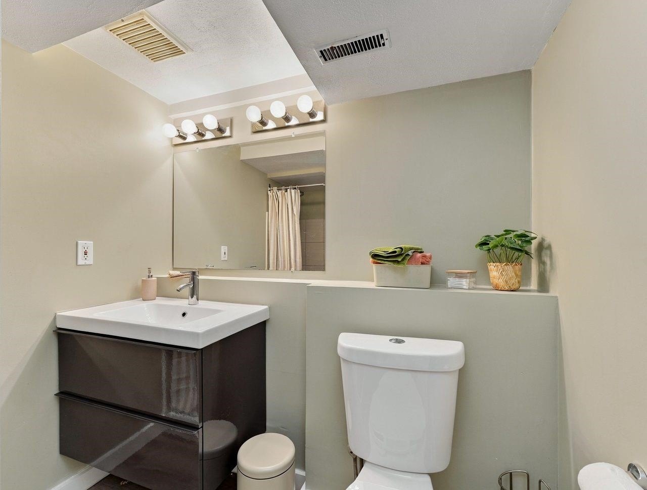 320 32Nd Avenue E, Vancouver, BC