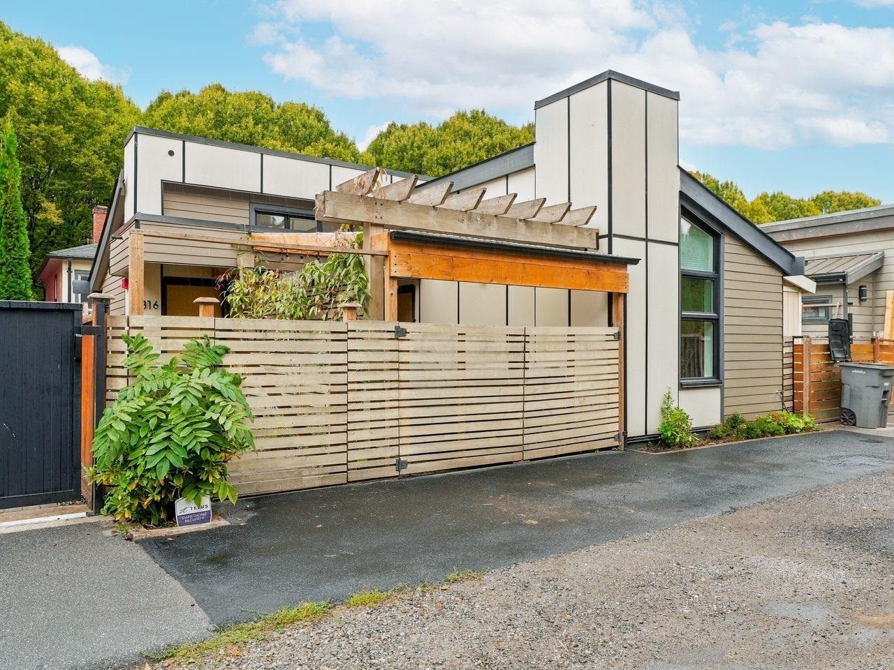 320 32Nd Avenue E, Vancouver, BC
