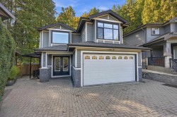 631 24th Close W North Vancouver, BC V6E 2P4