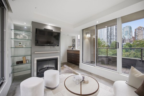 1182 Richards Street, Vancouver, BC 