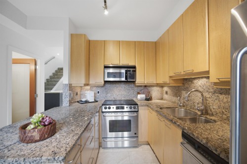 1182 Richards Street, Vancouver, BC 
