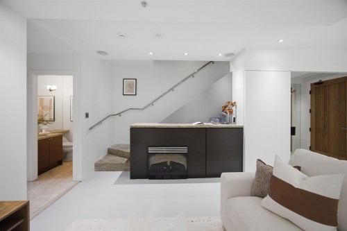 1182 Richards Street, Vancouver, BC 
