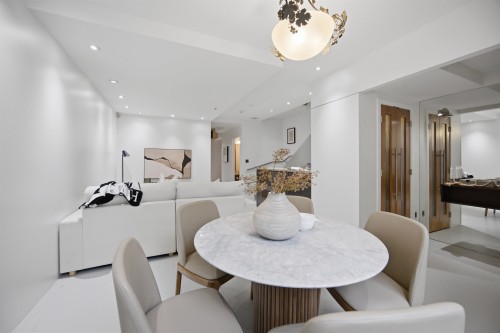 1182 Richards Street, Vancouver, BC 