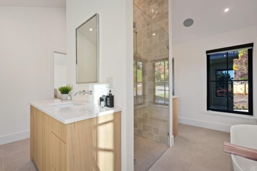 1709 Ottawa Avenue, West Vancouver, BC 