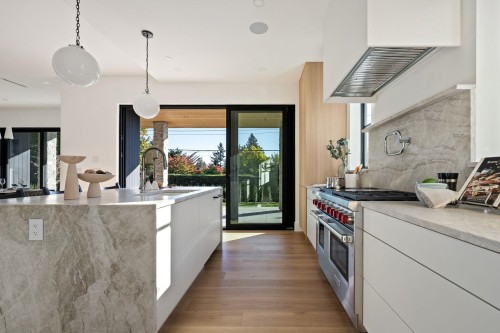 1709 Ottawa Avenue, West Vancouver, BC 