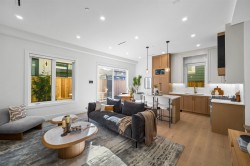 2-2710 Kitchener Street  Vancouver, BC V5K 3E1