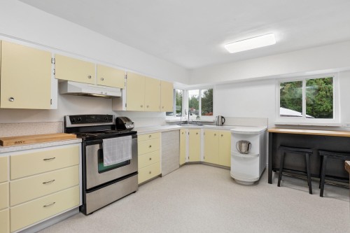 331 24Th Street E, North Vancouver, BC 