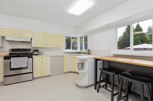 331 24Th Street E, North Vancouver, BC 