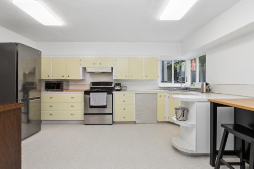 331 24Th Street E, North Vancouver, BC 
