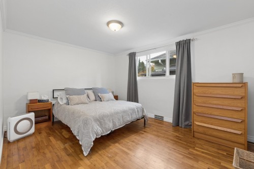 331 24Th Street E, North Vancouver, BC 