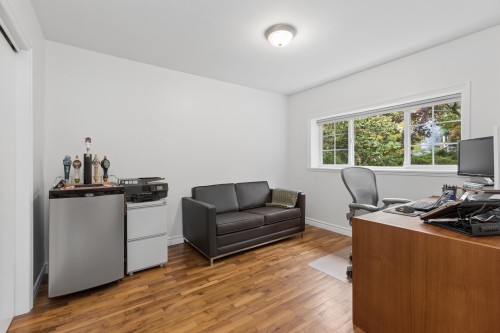 331 24Th Street E, North Vancouver, BC 