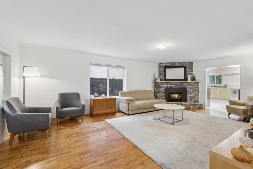 331 24Th Street E, North Vancouver, BC 