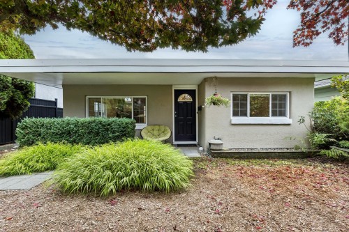 331 24Th Street E, North Vancouver, BC 