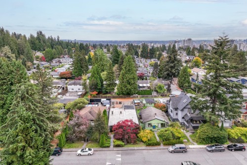 331 24Th Street E, North Vancouver, BC 
