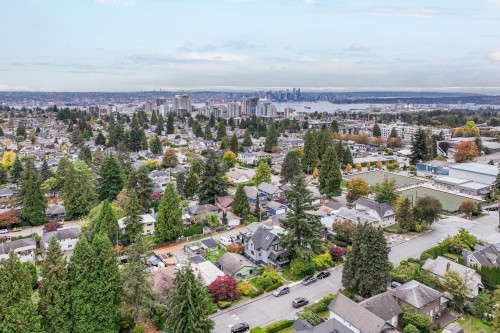 331 24Th Street E, North Vancouver, BC 