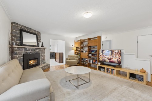 331 24Th Street E, North Vancouver, BC 