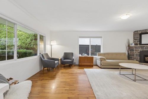 331 24Th Street E, North Vancouver, BC 