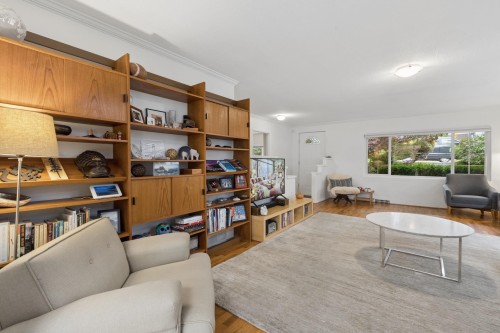 331 24Th Street E, North Vancouver, BC 