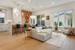 2-2256 Pender Street E Vancouver, BC V5L 1X4
