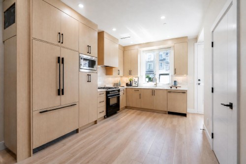 2828 Cheyenne Avenue, Vancouver, BC 