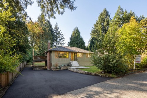 1561 Merlynn Crescent, North Vancouver, BC 