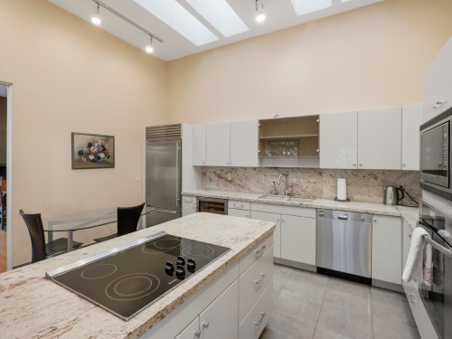 1439 Sandhurst Place, West Vancouver, BC 