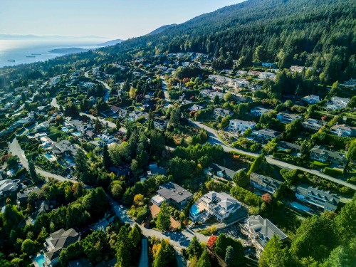 1439 Sandhurst Place, West Vancouver, BC 