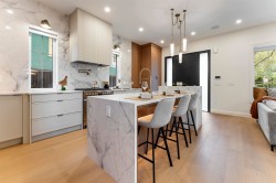 1-2256 E Pender Street  Vancouver, BC V5L 1X4