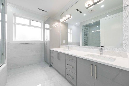 1100 Como Lake Avenue, Coquitlam, BC 