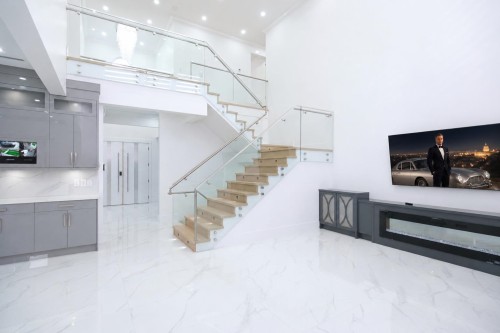 1100 Como Lake Avenue, Coquitlam, BC 