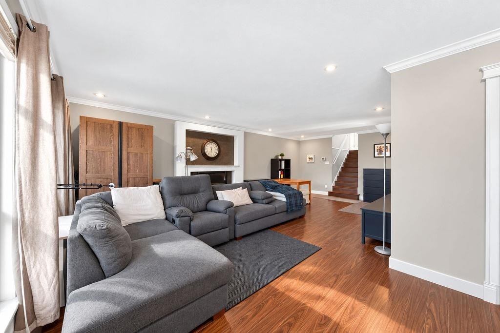 10180 Cornerbrook Crescent, Richmond, BC